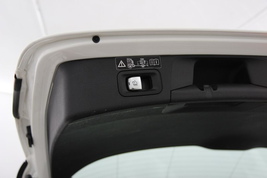 Mercedes-Benz C 2018 180 T A Edition Avantgarde / 2-om. Suomiauto / Burmester / 360-kamera / Vetokoukku