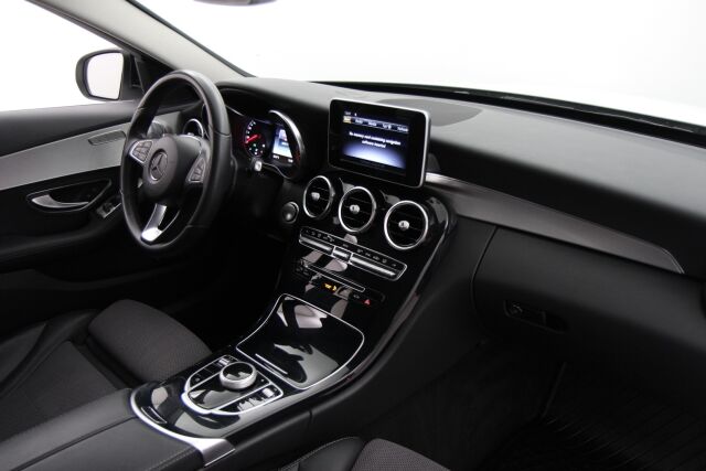 Mercedes-Benz C 2018 180 T A Edition Avantgarde / 2-om. Suomiauto / Burmester / 360-kamera / Vetokoukku