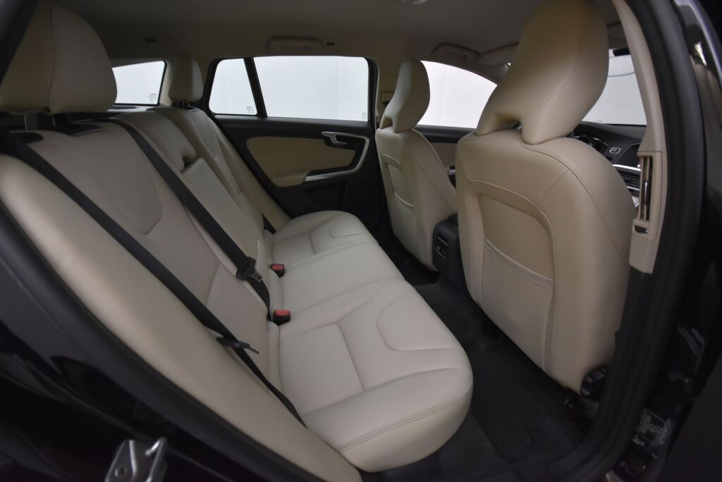 Volvo V60 2017 D3 Business Classic Summum aut / Webasto / Koukku/ Nahkaverhoilu