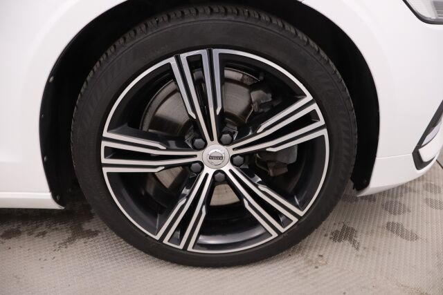 Volvo V60 2018 D4 Inscription aut / LEDit / Webasto / Adapt. Vakk. / Navi / Merkkihuollettu /