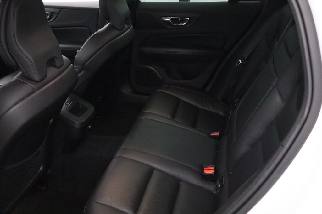 Volvo V60 2018 D4 Inscription aut / LEDit / Webasto / Adapt. Vakk. / Navi / Merkkihuollettu /