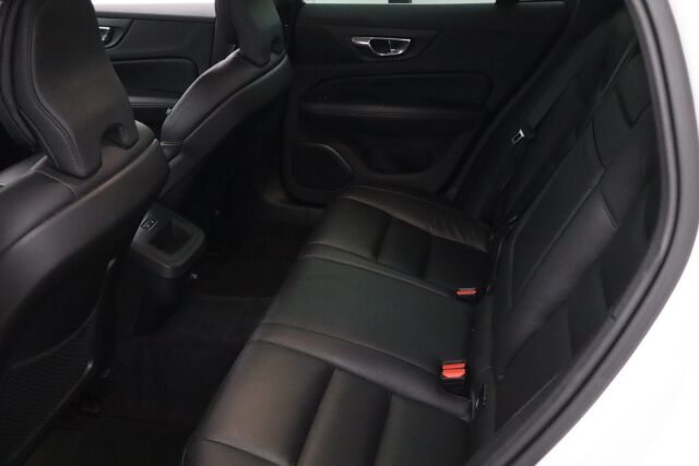 Volvo V60 2018 D4 Inscription aut / LEDit / Webasto / Adapt. Vakk. / Navi / Merkkihuollettu /