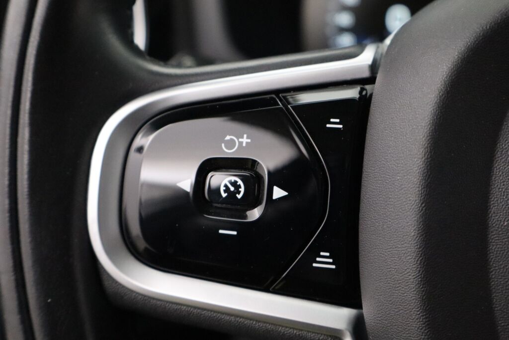 Volvo V60 2018 D4 Inscription aut / LEDit / Webasto / Adapt. Vakk. / Navi / Merkkihuollettu /
