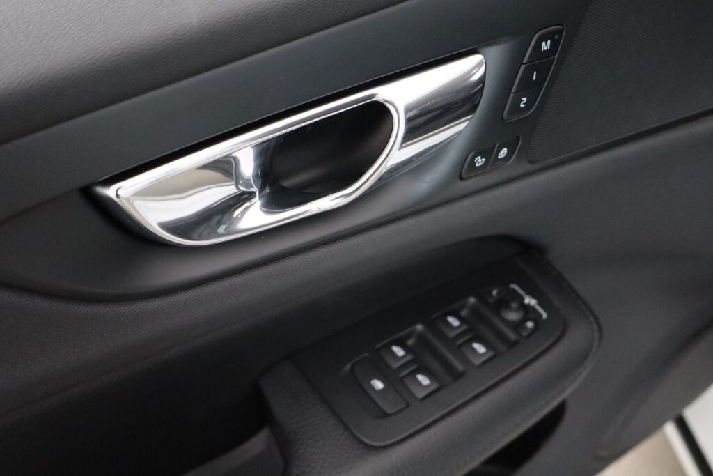 Volvo V60 2018 D4 Inscription aut / LEDit / Webasto / Adapt. Vakk. / Navi / Merkkihuollettu /