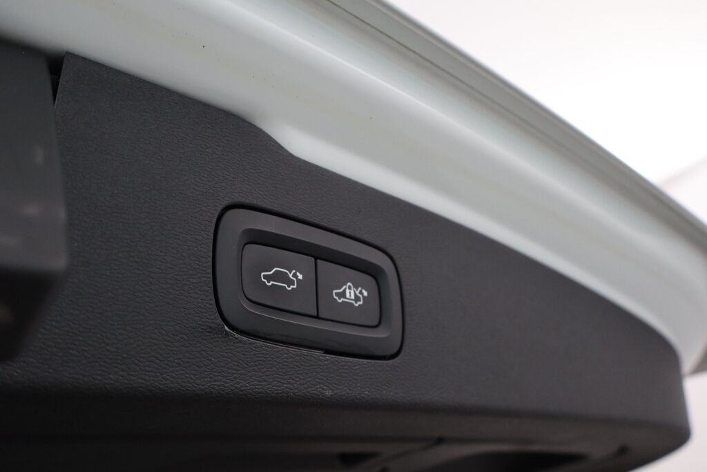 Volvo V60 2018 D4 Inscription aut / LEDit / Webasto / Adapt. Vakk. / Navi / Merkkihuollettu /