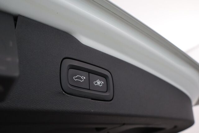 Volvo V60 2018 D4 Inscription aut / LEDit / Webasto / Adapt. Vakk. / Navi / Merkkihuollettu /