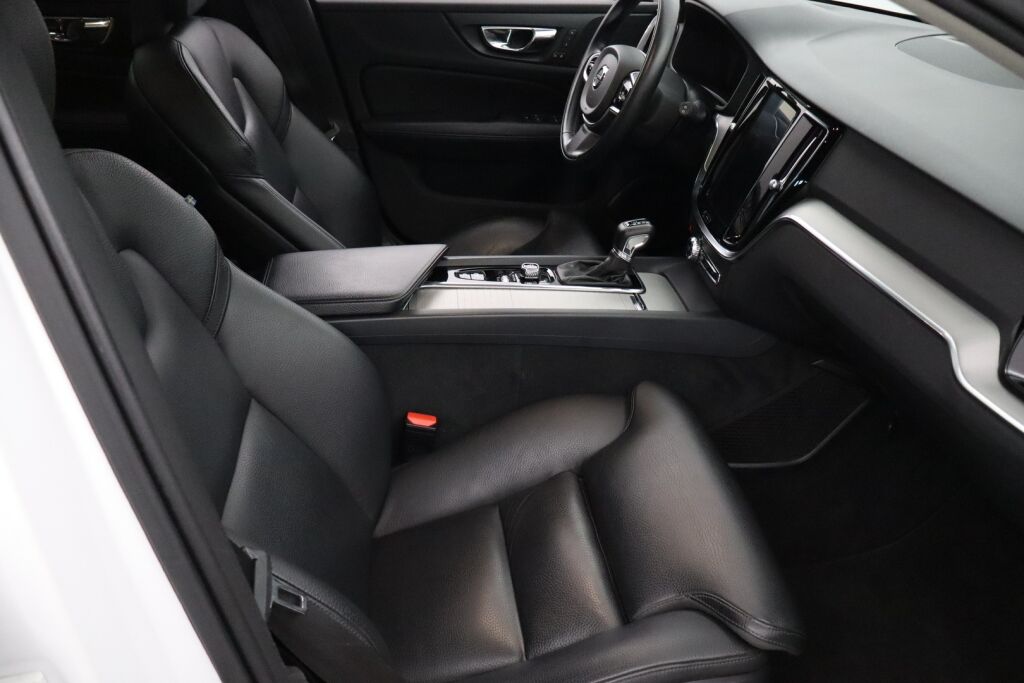 Volvo V60 2018 D4 Inscription aut / LEDit / Webasto / Adapt. Vakk. / Navi / Merkkihuollettu /