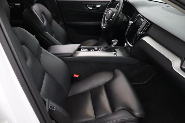 Volvo V60 2018 D4 Inscription aut / LEDit / Webasto / Adapt. Vakk. / Navi / Merkkihuollettu /