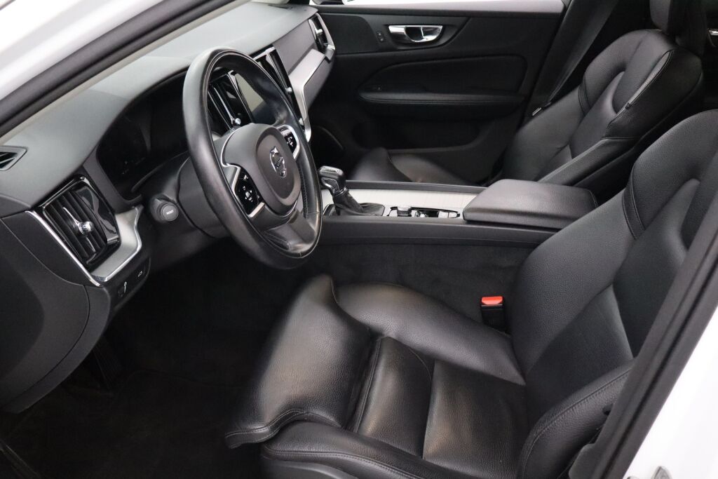 Volvo V60 2018 D4 Inscription aut / LEDit / Webasto / Adapt. Vakk. / Navi / Merkkihuollettu /
