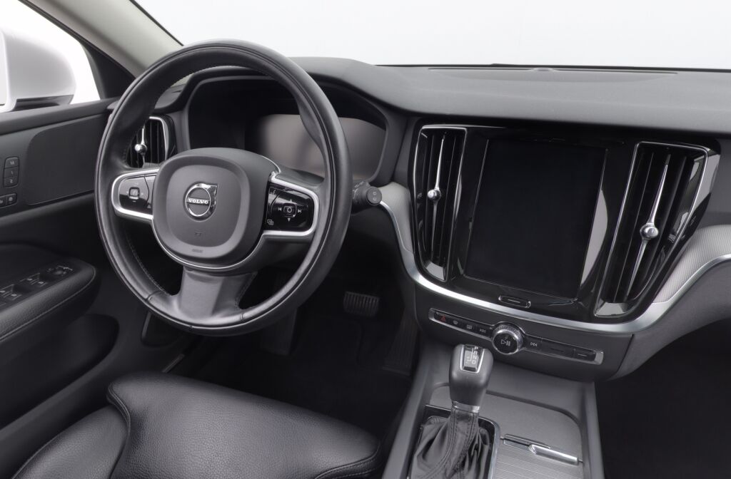 Volvo V60 2018 D4 Inscription aut / LEDit / Webasto / Adapt. Vakk. / Navi / Merkkihuollettu /