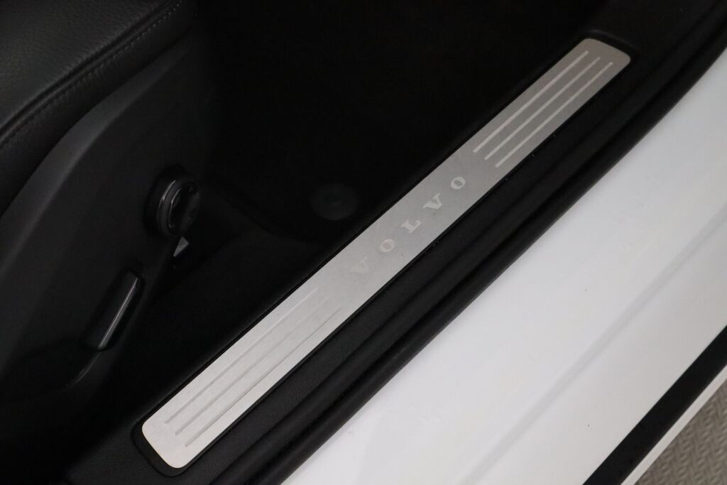 Volvo V60 2018 D4 Inscription aut / LEDit / Webasto / Adapt. Vakk. / Navi / Merkkihuollettu /