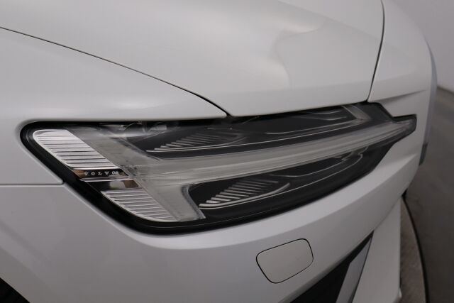 Volvo V60 2018 D4 Inscription aut / LEDit / Webasto / Adapt. Vakk. / Navi / Merkkihuollettu /