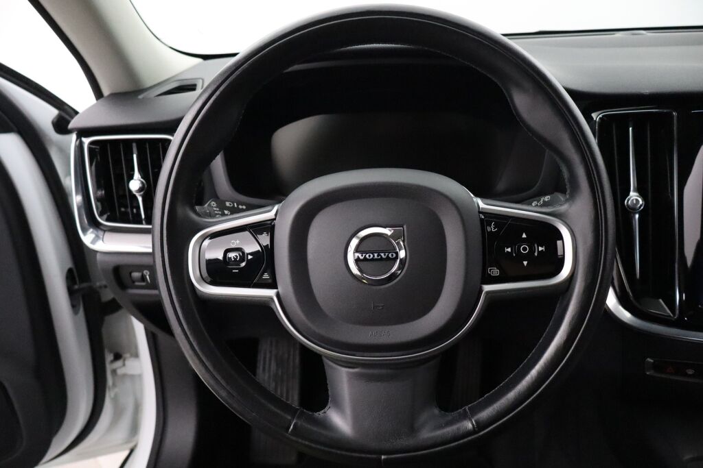 Volvo V60 2018 D4 Inscription aut / LEDit / Webasto / Adapt. Vakk. / Navi / Merkkihuollettu /