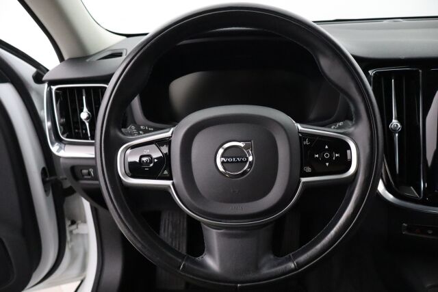 Volvo V60 2018 D4 Inscription aut / LEDit / Webasto / Adapt. Vakk. / Navi / Merkkihuollettu /