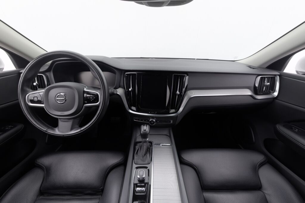 Volvo V60 2018 D4 Inscription aut / LEDit / Webasto / Adapt. Vakk. / Navi / Merkkihuollettu /