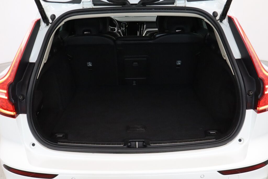 Volvo V60 2018 D4 Inscription aut / LEDit / Webasto / Adapt. Vakk. / Navi / Merkkihuollettu /