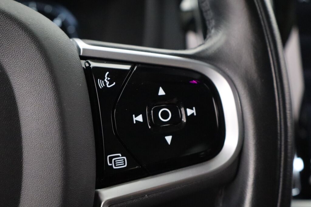 Volvo V60 2018 D4 Inscription aut / LEDit / Webasto / Adapt. Vakk. / Navi / Merkkihuollettu /