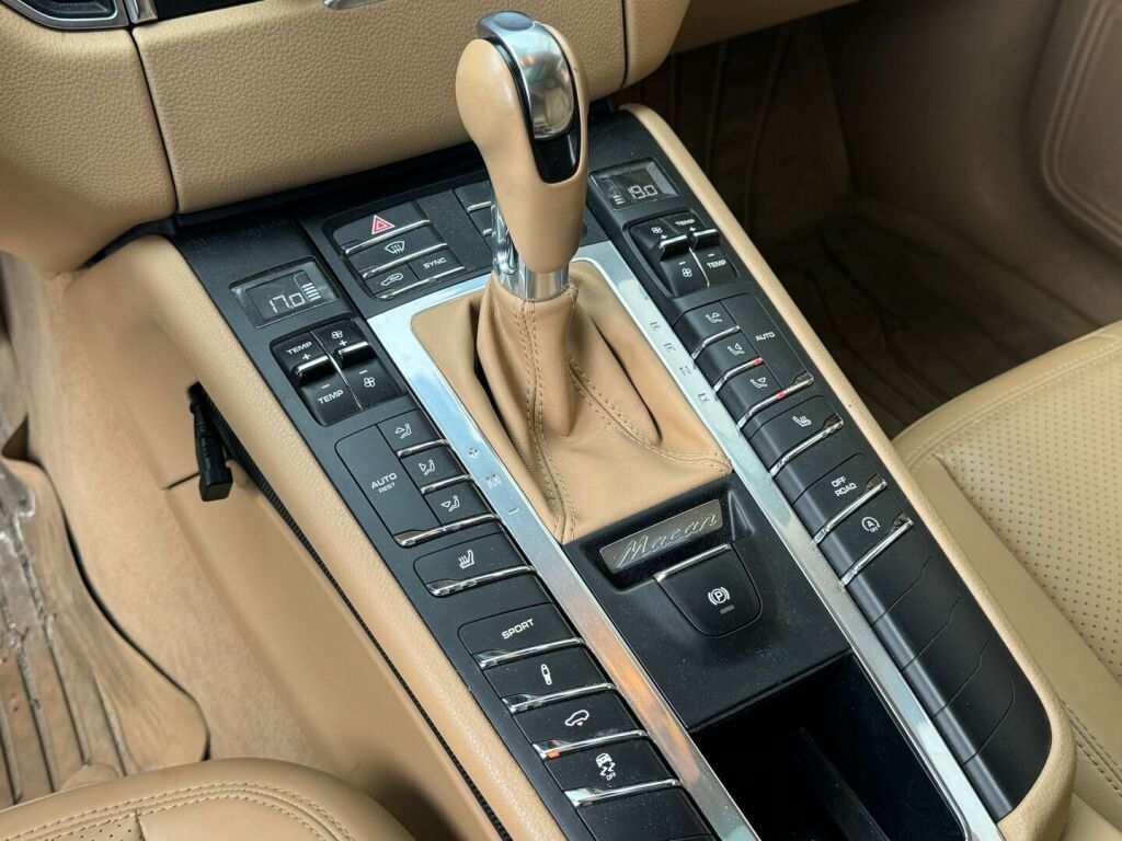 Porsche Macan 2015 S / Panoraamakatto / Sähköpenkit / Ilma-alusta / Nahkaverhoilu