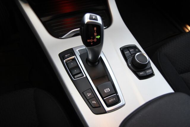 BMW X3 2015 F25 xDrive20d A Business / Uudet kesärenkaat / Tutkat eteen ja taakse