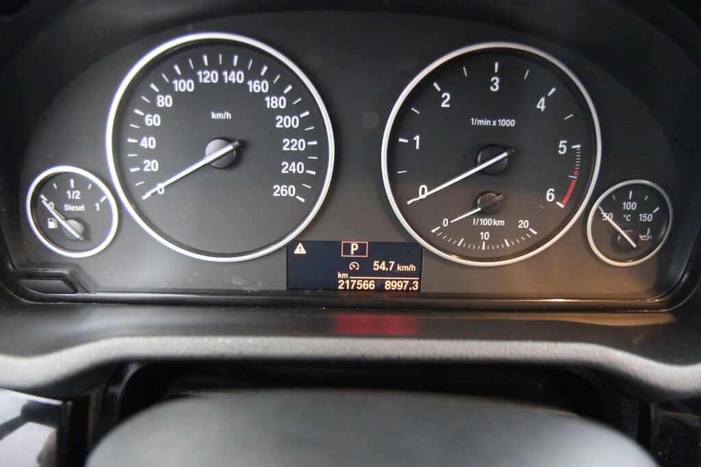 BMW X3 2015 F25 xDrive20d A Business / Uudet kesärenkaat / Tutkat eteen ja taakse
