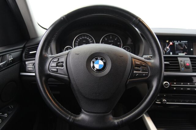 BMW X3 2015 F25 xDrive20d A Business / Uudet kesärenkaat / Tutkat eteen ja taakse