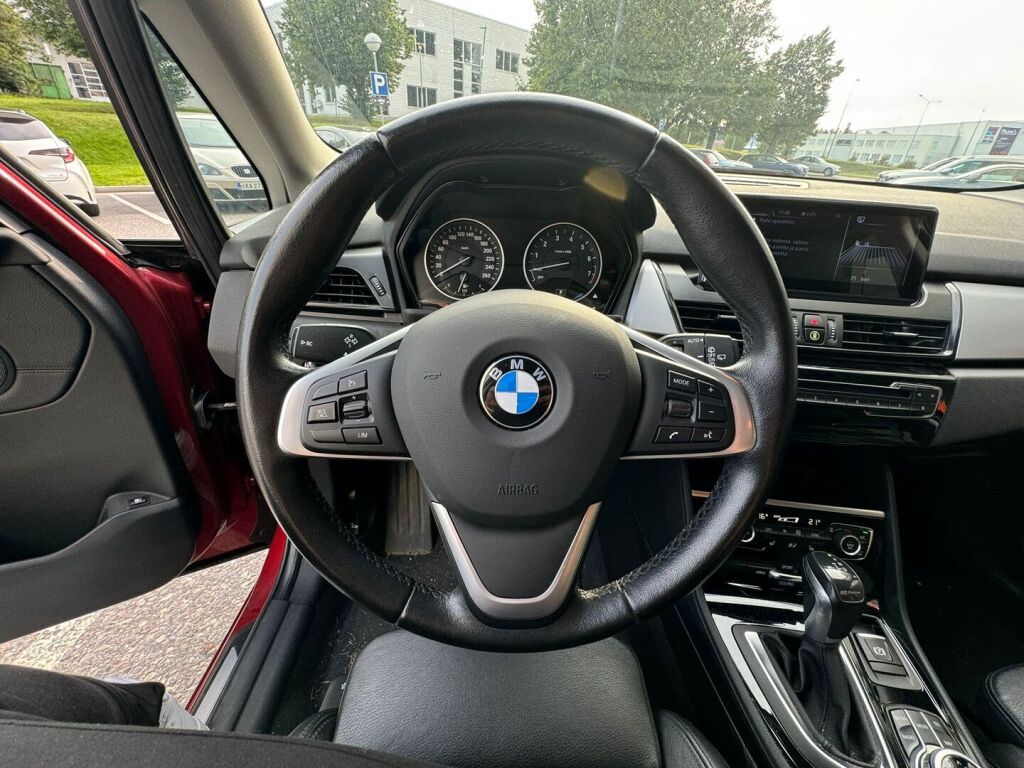 BMW 225 2016 F45 Active Tourer 225xe A Business / Harman/kardon / Sport penkit / Nahkasisusta / Navigointi