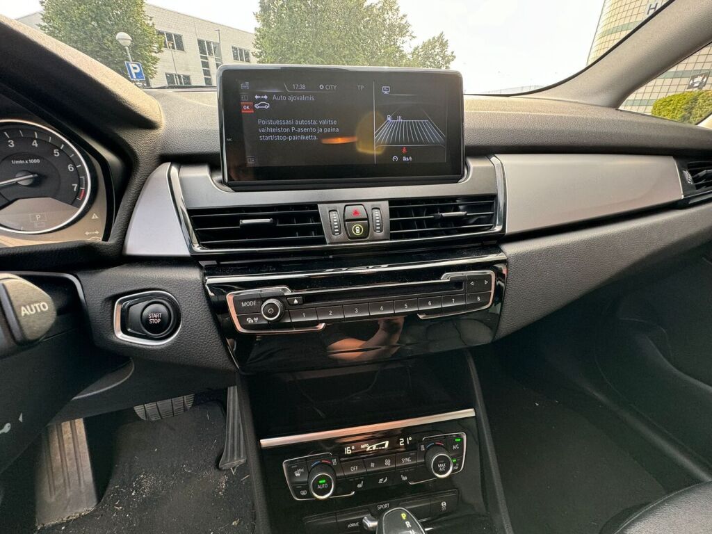BMW 225 2016 F45 Active Tourer 225xe A Business / Harman/kardon / Sport penkit / Nahkasisusta / Navigointi
