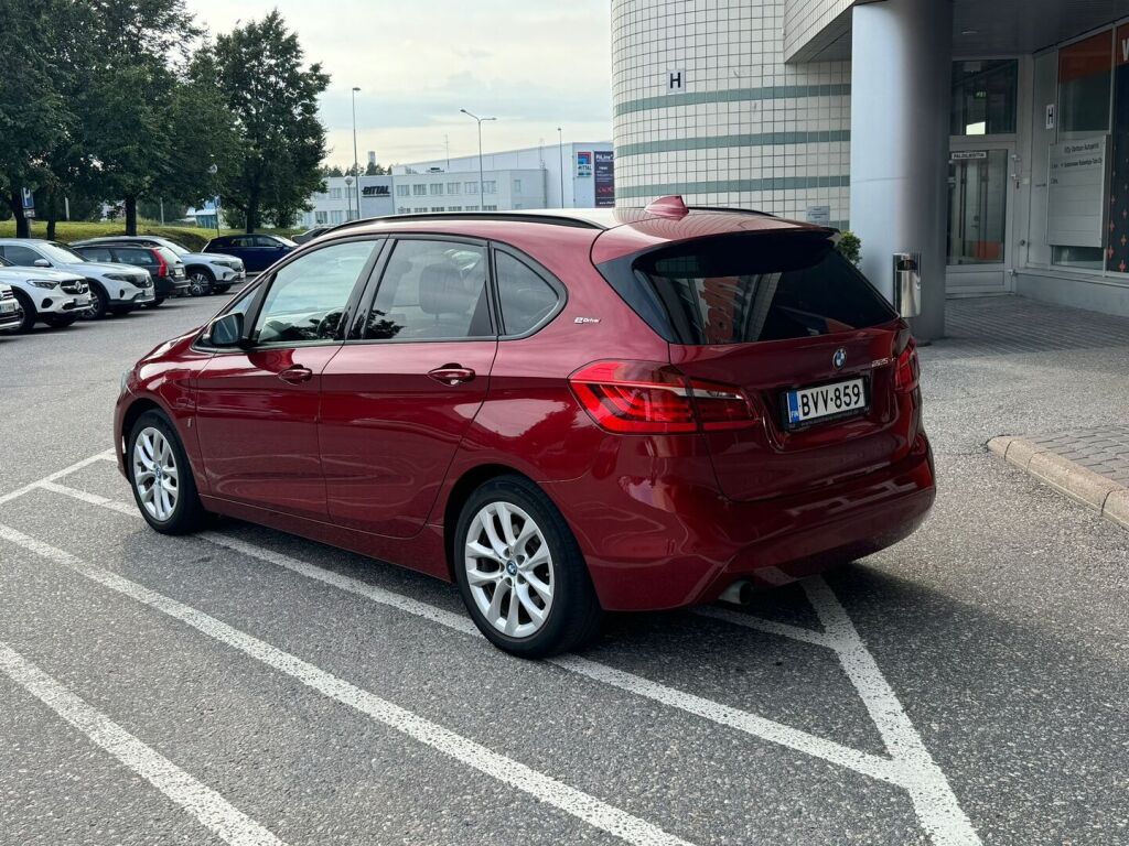 BMW 225 2016 F45 Active Tourer 225xe A Business / Harman/kardon / Sport penkit / Nahkasisusta / Navigointi