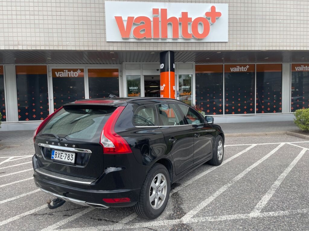 Volvo XC60 2014 D5 AWD Momentum / Koukku/ Parkkitutka