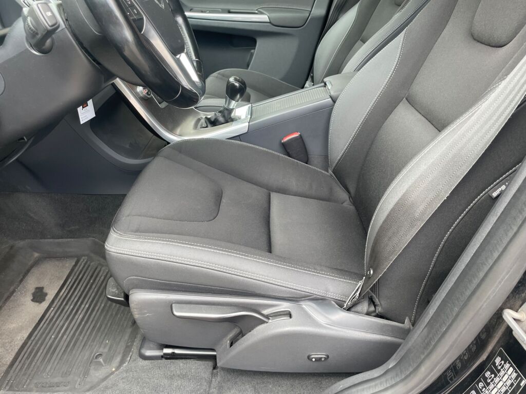 Volvo XC60 2014 D5 AWD Momentum / Koukku/ Parkkitutka