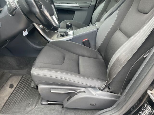 Volvo XC60 2014 D5 AWD Momentum / Koukku/ Parkkitutka