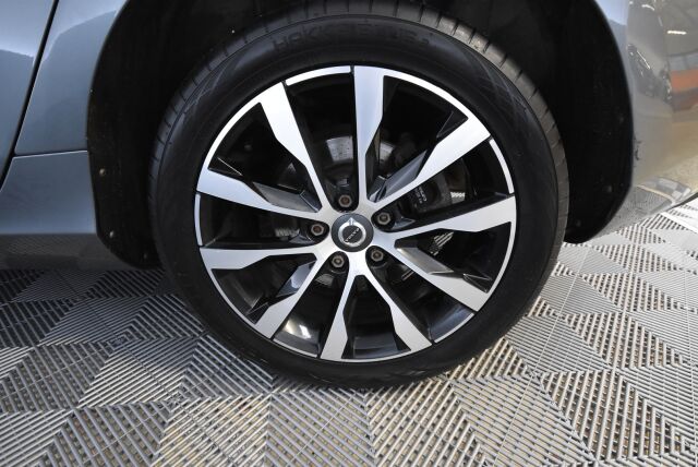 Volvo V40 2019 T2 Dynamic Edition aut / LED / Keyless / Webasto / VOC / Jakopää + huolto 6/25