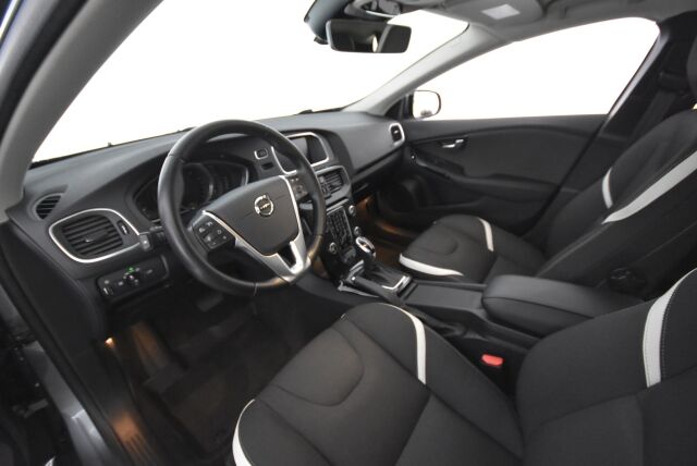 Volvo V40 2019 T2 Dynamic Edition aut / LED / Keyless / Webasto / VOC / Jakopää + huolto 6/25