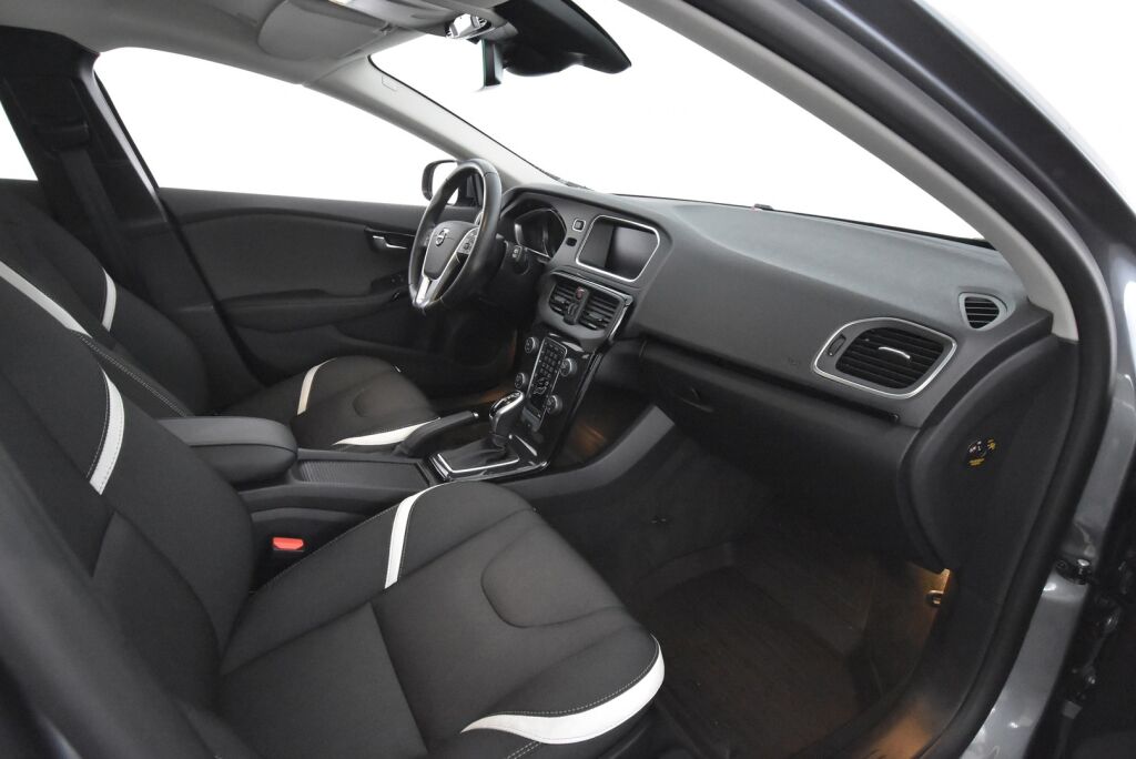 Volvo V40 2019 T2 Dynamic Edition aut / LED / Keyless / Webasto / VOC / Jakopää + huolto 6/25
