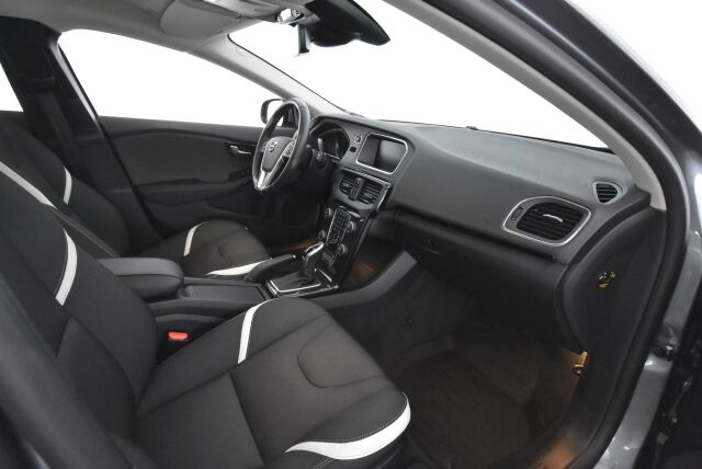 Volvo V40 2019 T2 Dynamic Edition aut / LED / Keyless / Webasto / VOC / Jakopää + huolto 6/25
