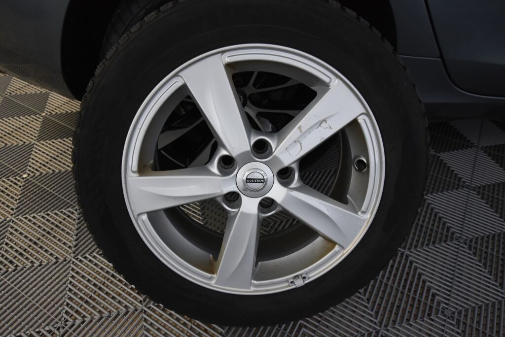 Volvo V40 2019 T2 Dynamic Edition aut / LED / Keyless / Webasto / VOC / Jakopää + huolto 6/25
