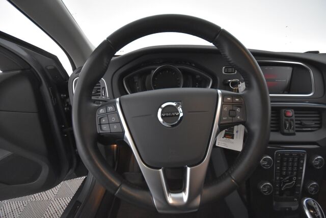 Volvo V40 2019 T2 Dynamic Edition aut / LED / Keyless / Webasto / VOC / Jakopää + huolto 6/25