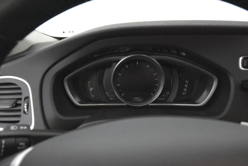 Volvo V40 2019 T2 Dynamic Edition aut / LED / Keyless / Webasto / VOC / Jakopää + huolto 6/25