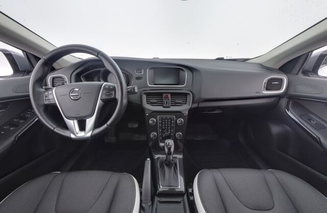 Volvo V40 2019 T2 Dynamic Edition aut / LED / Keyless / Webasto / VOC / Jakopää + huolto 6/25