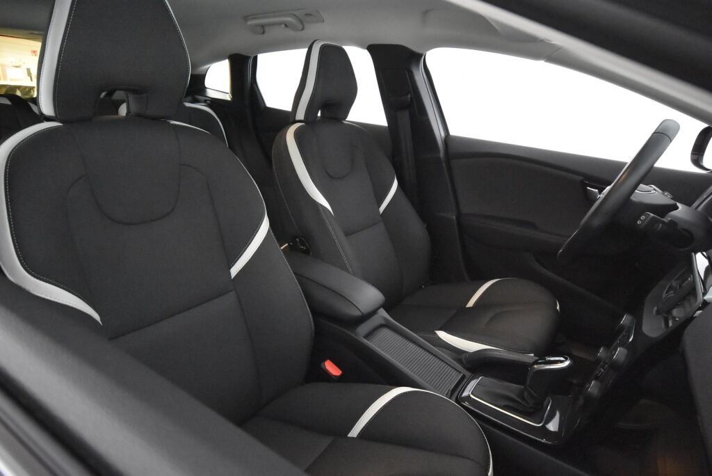 Volvo V40 2019 T2 Dynamic Edition aut / LED / Keyless / Webasto / VOC / Jakopää + huolto 6/25