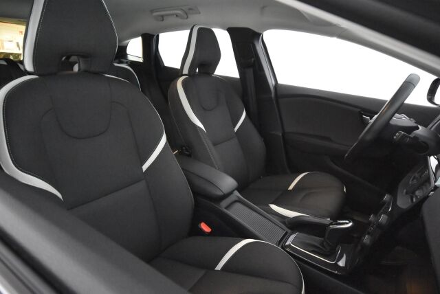 Volvo V40 2019 T2 Dynamic Edition aut / LED / Keyless / Webasto / VOC / Jakopää + huolto 6/25