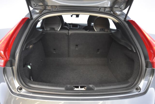 Volvo V40 2019 T2 Dynamic Edition aut / LED / Keyless / Webasto / VOC / Jakopää + huolto 6/25