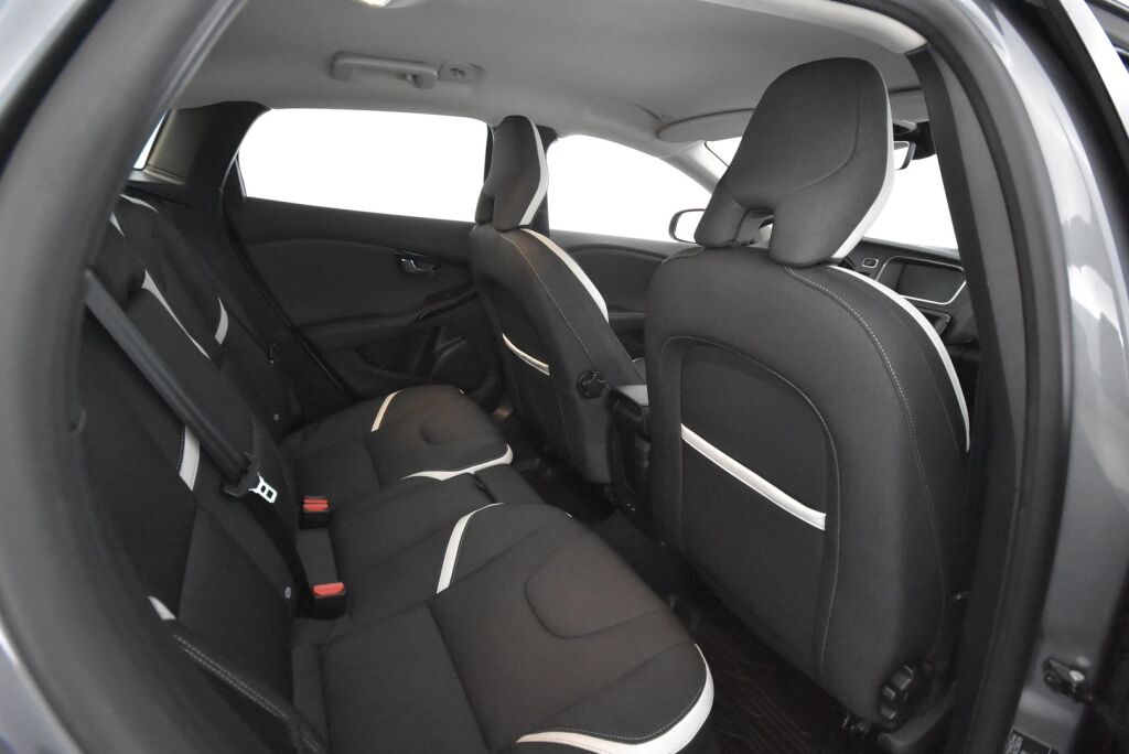 Volvo V40 2019 T2 Dynamic Edition aut / LED / Keyless / Webasto / VOC / Jakopää + huolto 6/25