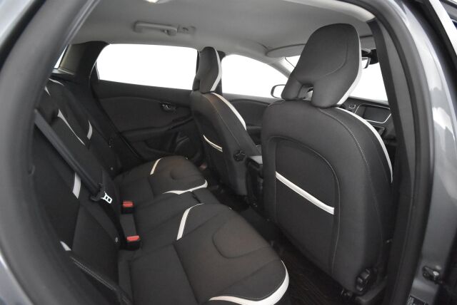Volvo V40 2019 T2 Dynamic Edition aut / LED / Keyless / Webasto / VOC / Jakopää + huolto 6/25