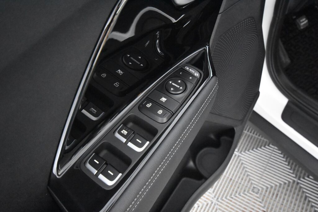 Kia Niro plug-in 2018 1,6 GDI EX DCT / Lohkolämmitin / Kaistavahti / Peruutuskamera / Adapt. vakkari