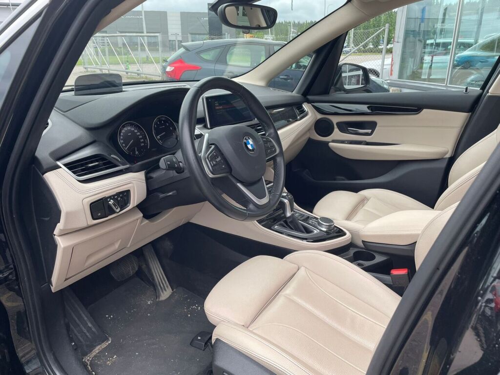BMW 225 2019 F45 Active Tourer 225xe / Suomiauto / Nahkaverhoilu / HUD / Panorama / Navigointi / P-Kamera