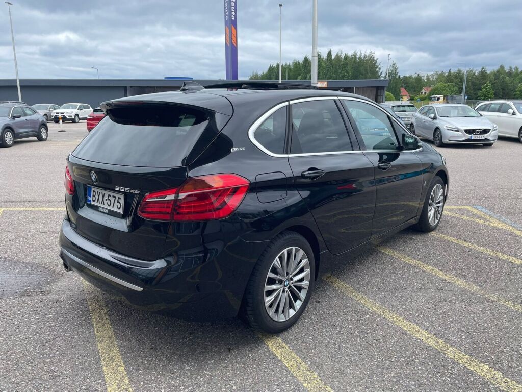 BMW 225 2019 F45 Active Tourer 225xe / Suomiauto / Nahkaverhoilu / HUD / Panorama / Navigointi / P-Kamera