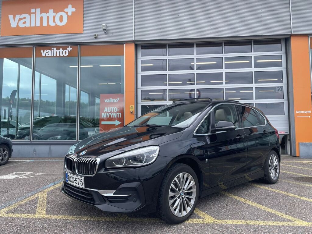 BMW 225 2019 F45 Active Tourer 225xe / Suomiauto / Nahkaverhoilu / HUD / Panorama / Navigointi / P-Kamera