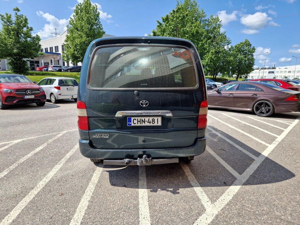 Toyota Hiace 2010 2,5 D-4D 4WD 117 5ov / Super hieno / 5 ovea / Vähän ajettu / Koukku / Jakopää tehty 05/2025