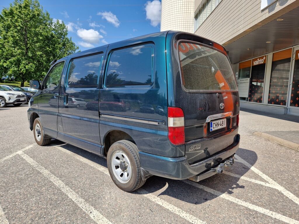 Toyota Hiace 2010 2,5 D-4D 4WD 117 5ov / Super hieno / 5 ovea / Vähän ajettu / Koukku / Jakopää tehty 05/2025